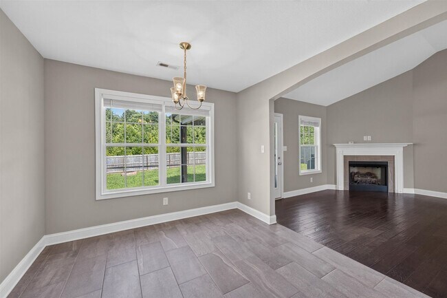 Building Photo - Pet Friendly Three Bedroom!