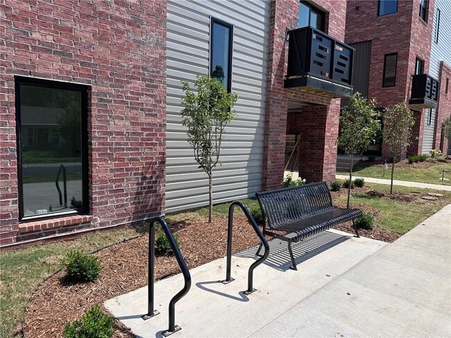 Building Photo - 929 SE 10th St