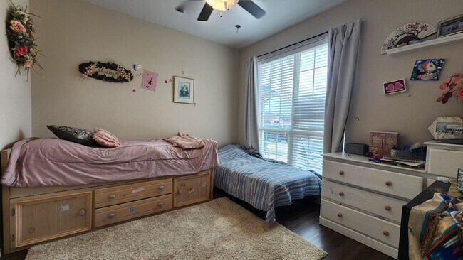 Building Photo - New, Gorgeous 4 bedroom, 3 bathroom home C...