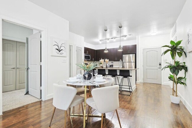 Building Photo - 5445 Town and Country Blvd