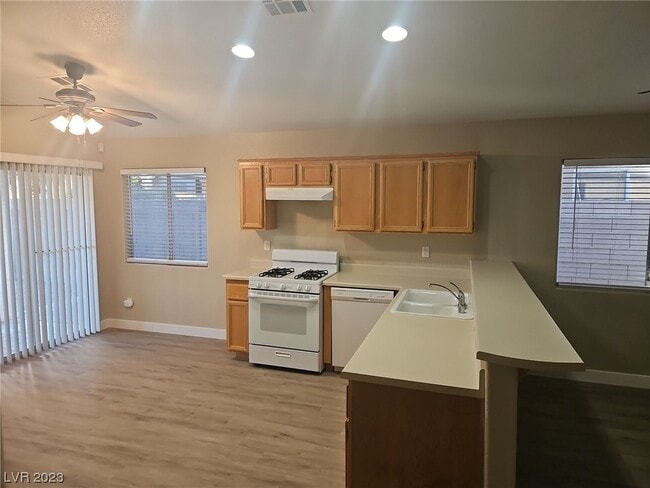 Building Photo - 2529 Vía Di Autostrada