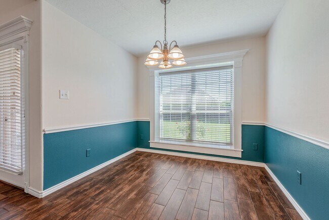 Building Photo - 3 Bed/ 2 Bath Home in Edelweiss Gartens Available for August Move In!