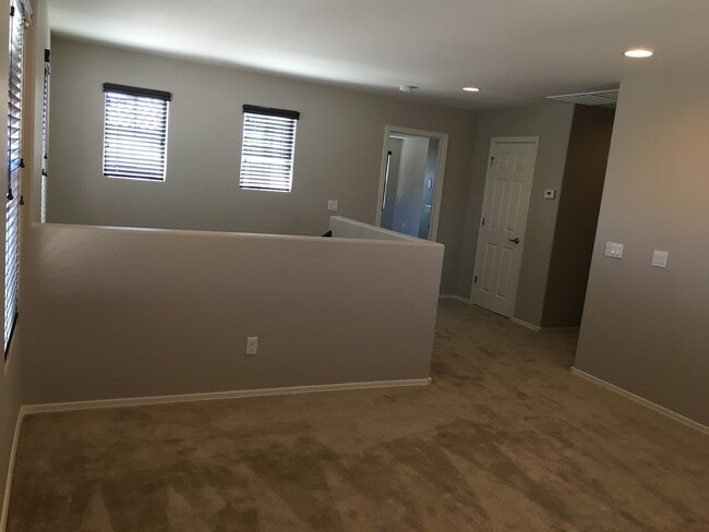 Building Photo - NEWER Beautiful Home in Fire Rock Villas!!