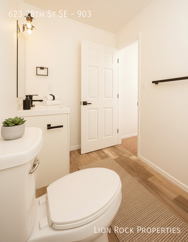 Building Photo - 623 28th St SE