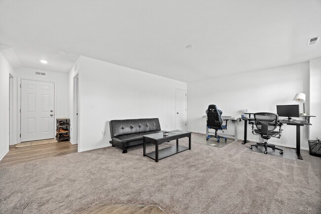 Building Photo - 123 Kingsport Dr