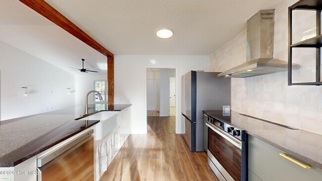 Building Photo - 1245 Monticello Dr