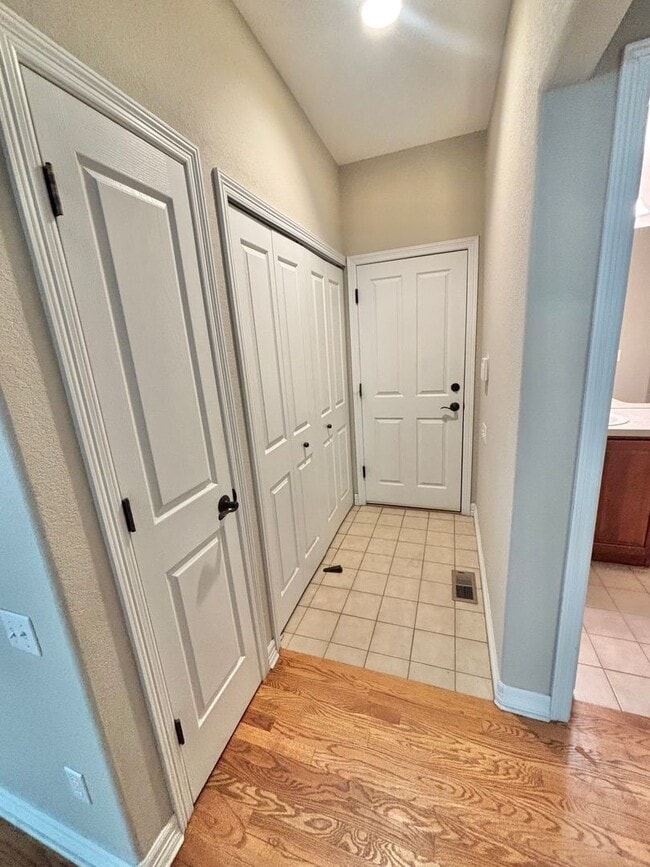 Building Photo - 8890 Tappy Toorie Cir