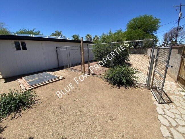 Building Photo - 7049 E Calle Canis