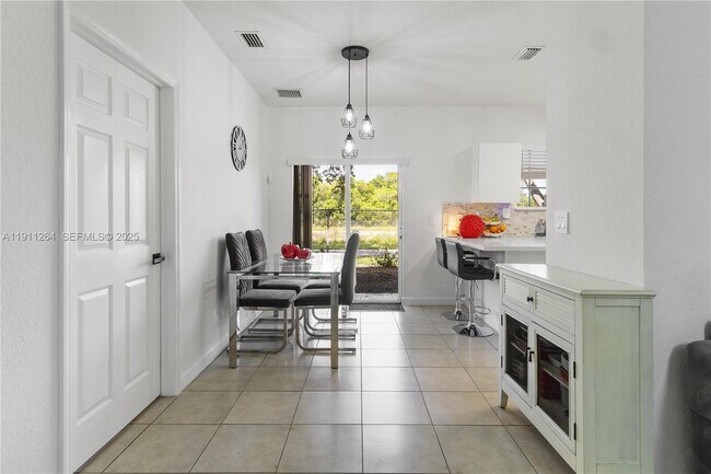 Building Photo - 2741 NE 4th St