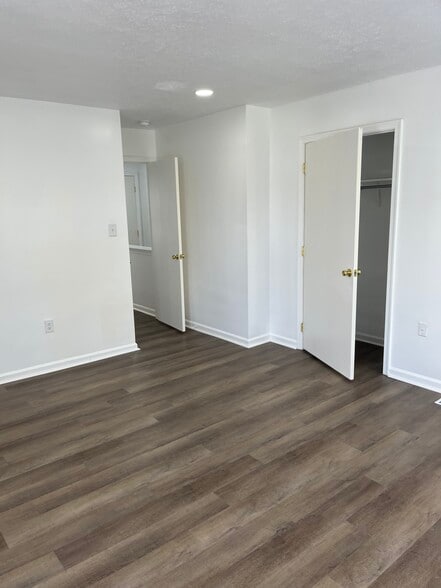 Building Photo - 102 Gateway Dr