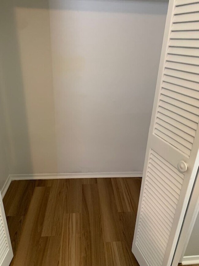 Building Photo - Located in McDuffie Woods Subdivision