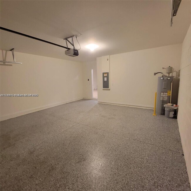 Building Photo - 3464 Sandalwood Dr