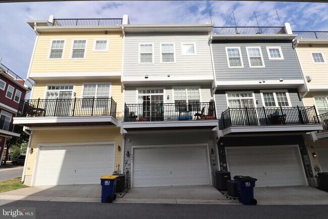 Building Photo - 6041 Maple Hill Rd