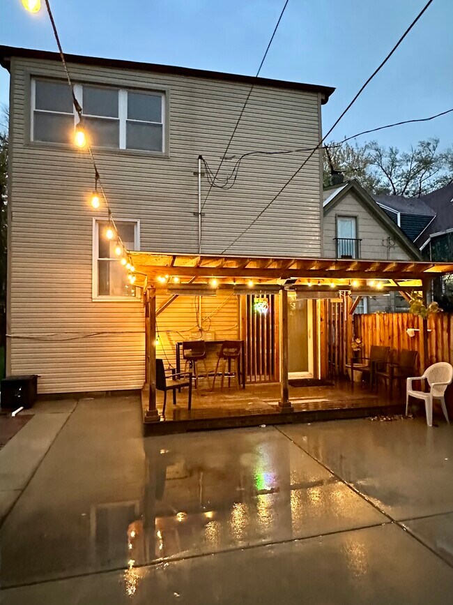 Building Photo - 1928 N Keeler Ave