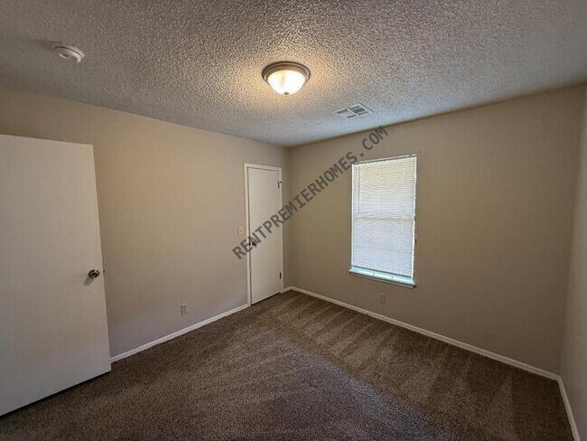 Building Photo - 1237 N Ironwood Pl