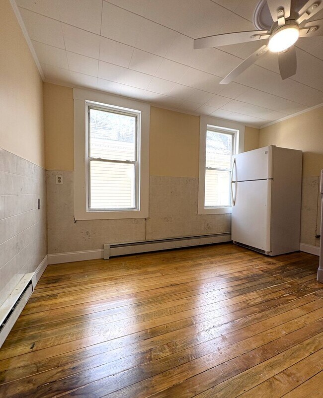 Building Photo - 21-27 Clare St, Lowell