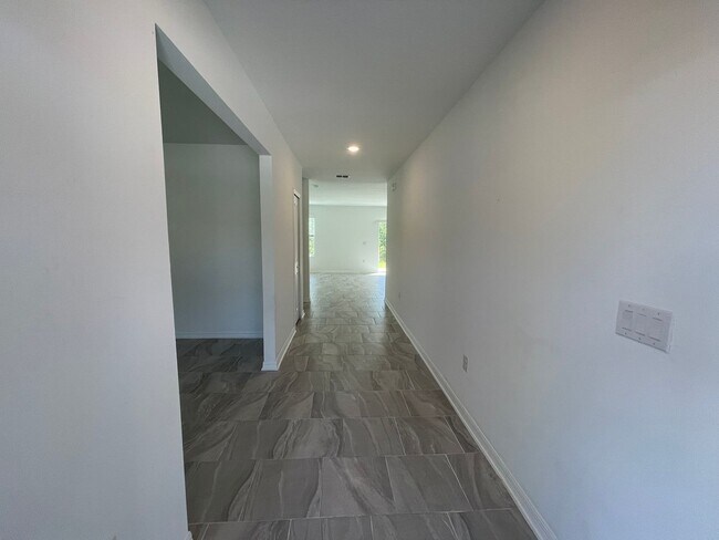 Building Photo - 4 Bedroom 2.5 Bathroom home located in Preserves at LPGA