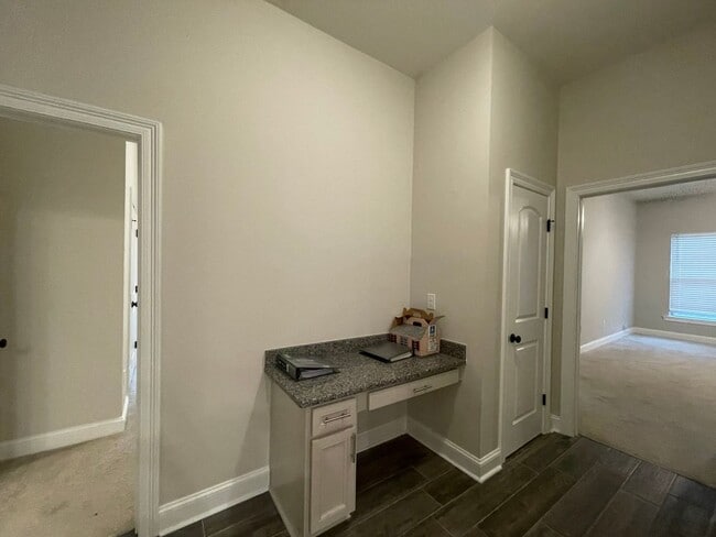 Building Photo - 4 Bedroom House Near LSU