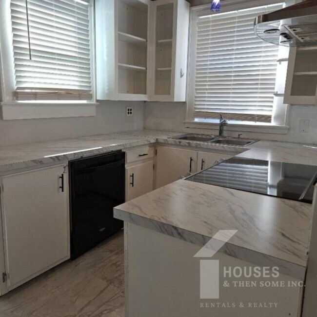 Building Photo - 106 E Wilburn Ave