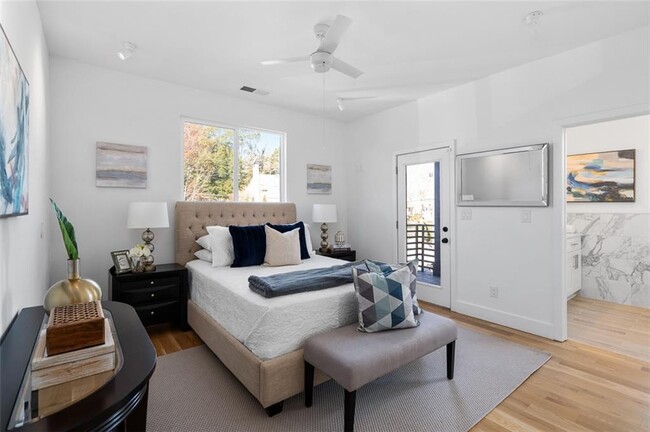 Building Photo - 147 Hutchinson St NE