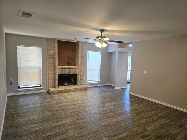 Building Photo - 8123 Comanche Pass