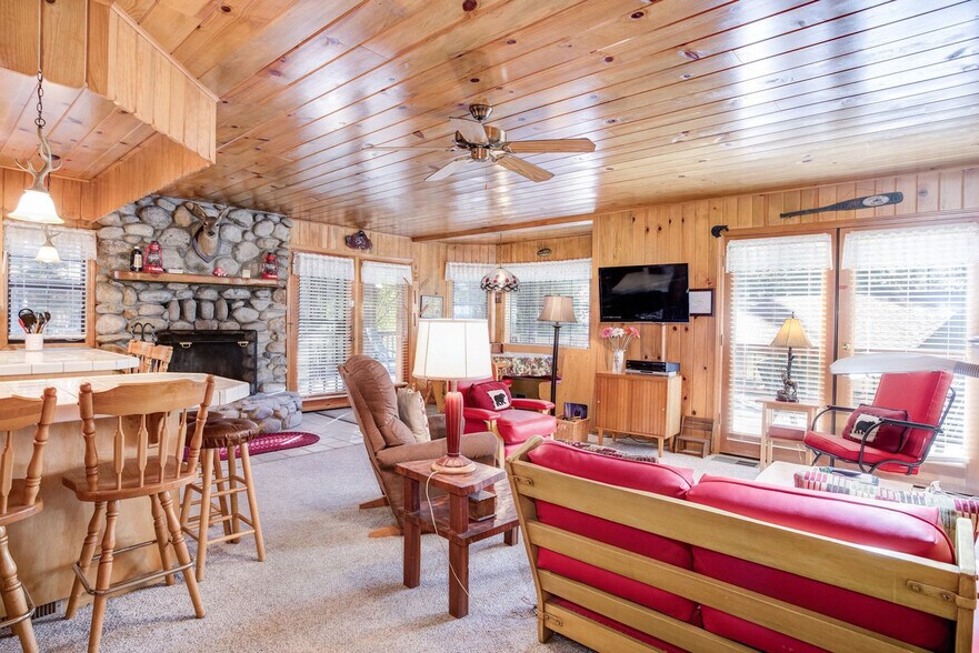 Building Photo - 8041 Woodpecker Way