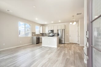 Building Photo - Spacious 3 Bed, 2.5 Bath Townhome in Prime Lakewood Location - Solar