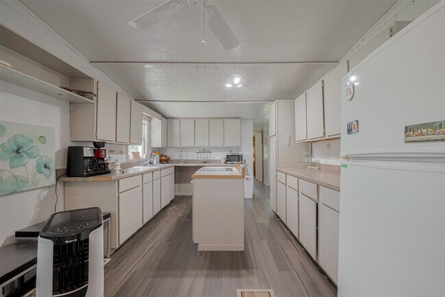 Building Photo - 2316 Green Meadows Dr