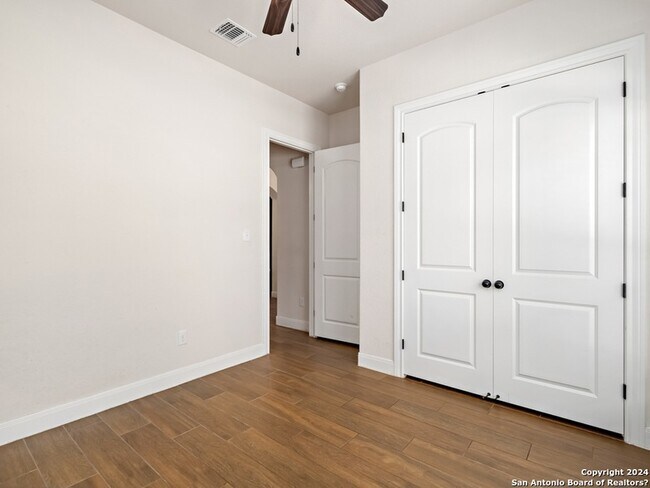 Building Photo - 578 Carriage House