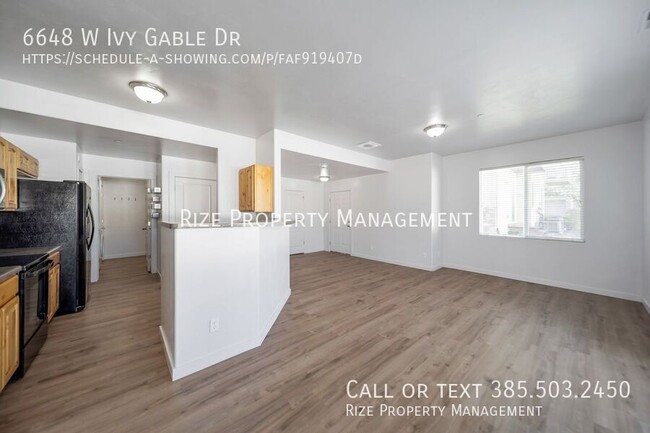 Building Photo - Lease now, live easy. Move in Special!