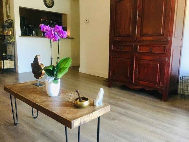 Building Photo - 5460 White Oak Ave