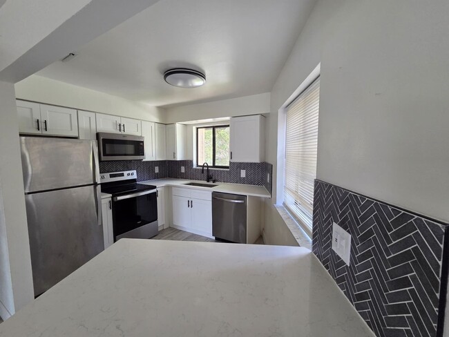 Building Photo - 1746 Foxhall Cir