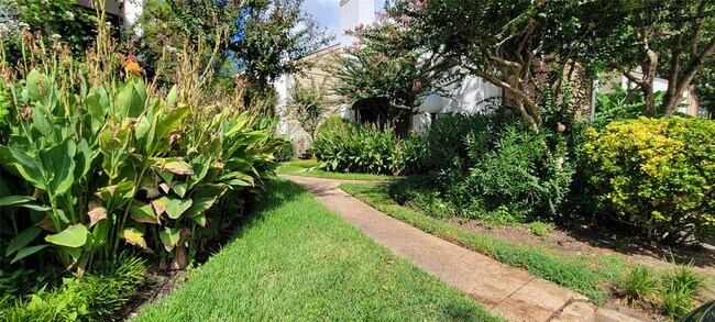 Building Photo - 10053 Westpark Dr