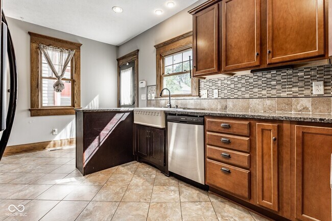 Building Photo - 3265 N New Jersey St