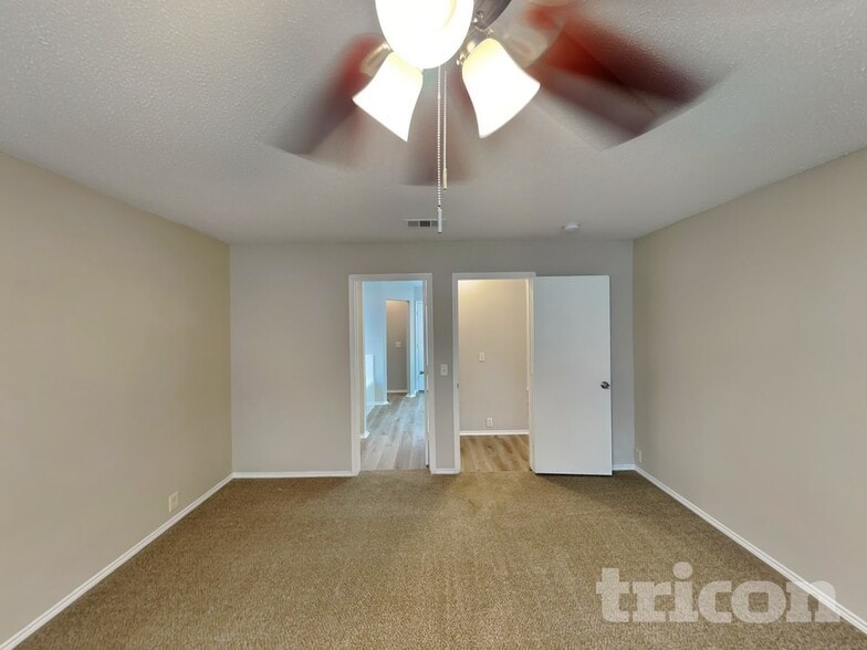Building Photo - 1619 Columbia Dr