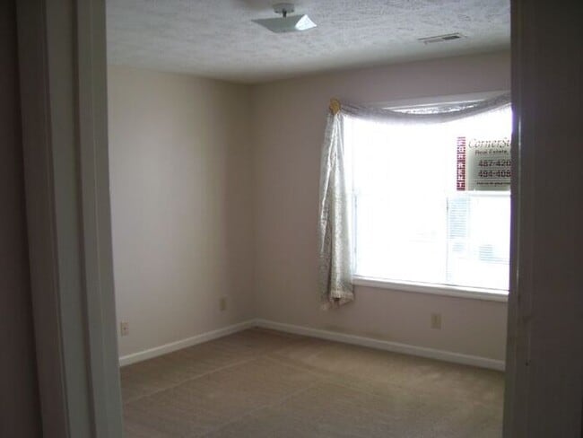 Building Photo - 275 Waterdown Dr