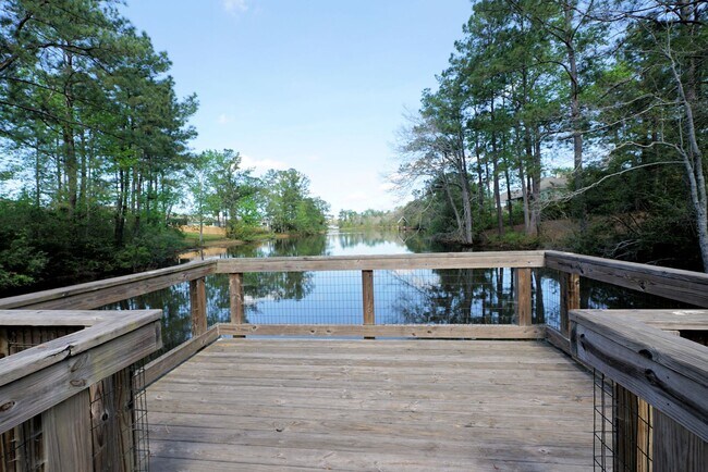 Building Photo - Central Freeport Location with Community Pool