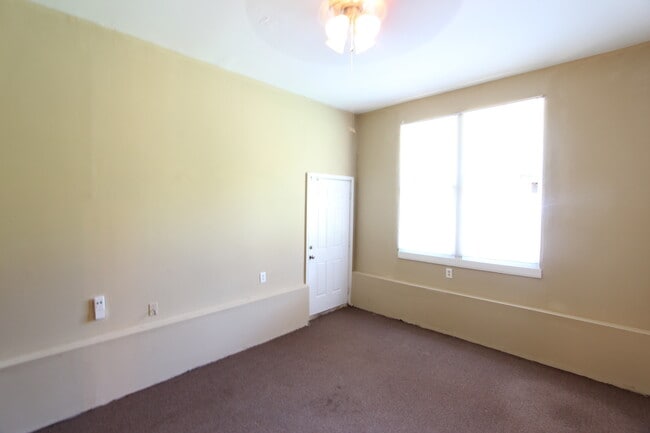 Building Photo - New On The Market!! Will not last long at ...