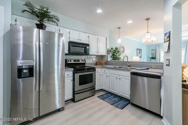 Building Photo - 127 Sand Castle Way