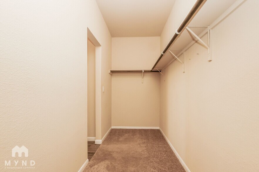 Building Photo - 12213 Waterford Run Way