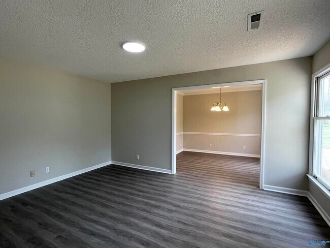 Building Photo - 120 Springfield Ln