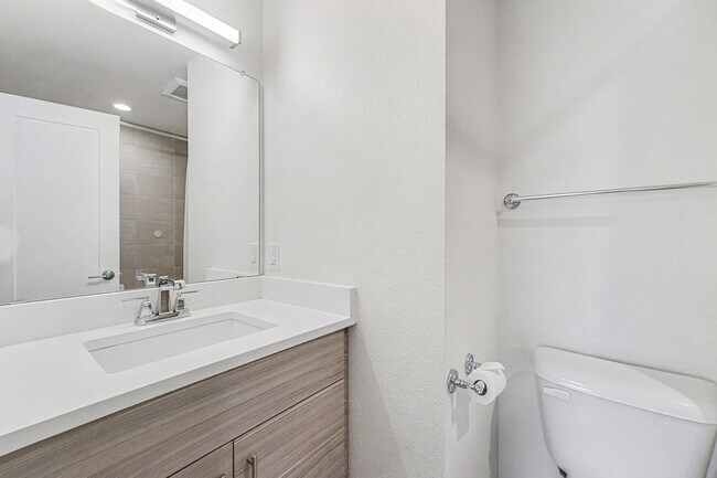 Building Photo - Modern-3 bedroom -3.5 bathroom Townhome in Santa Fe Art District