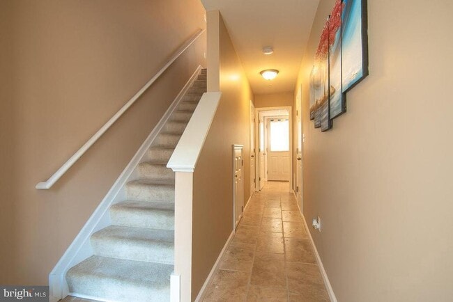 Building Photo - 816 Croggan Cres