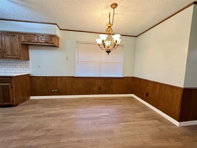 Building Photo - 1925 Glen Hill Dr