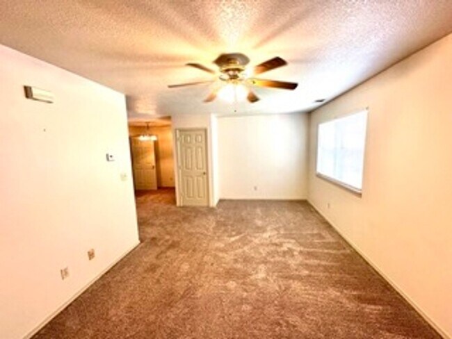 Building Photo - 1-Bed/ 1-Bath unit in Beautiful Loma Linda gated Subdivision Deposit-$825/Rent-$825