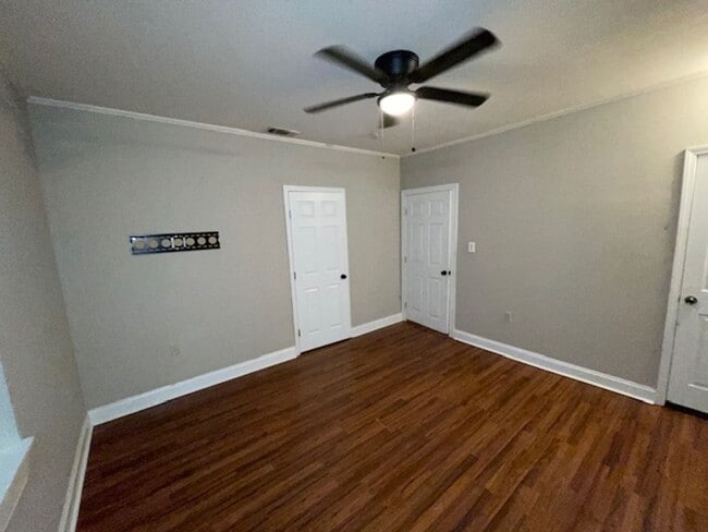 Building Photo - 3 bedrooms 1 bath