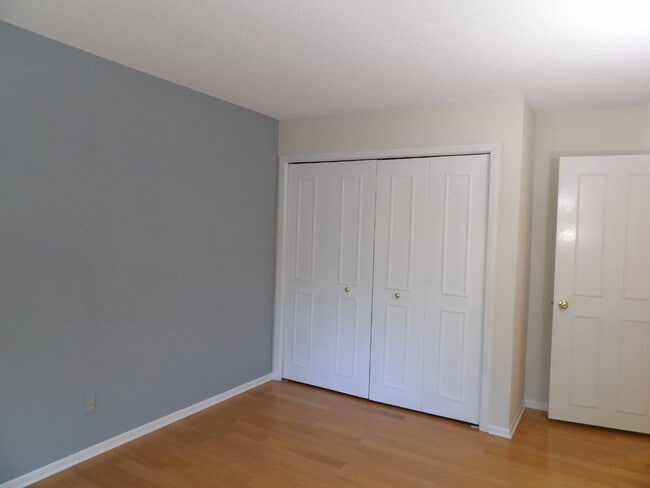 Building Photo - 6095 Courtly Alcove