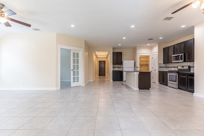 Building Photo - 142 Destiny Dr