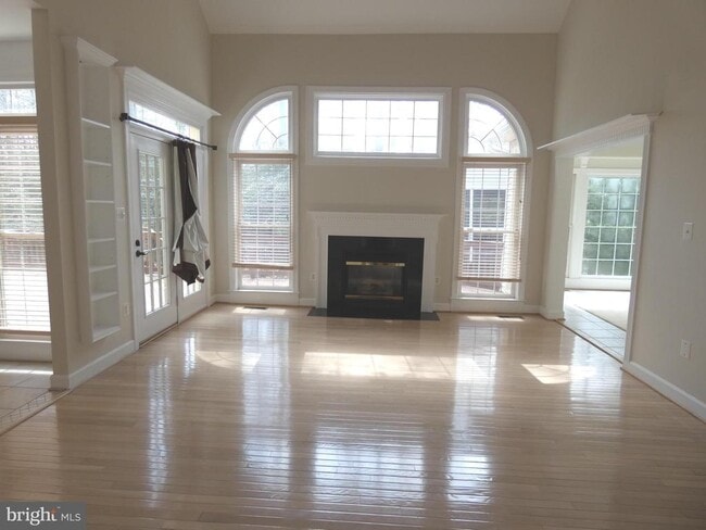 Building Photo - 6422 Lake Meadow Dr