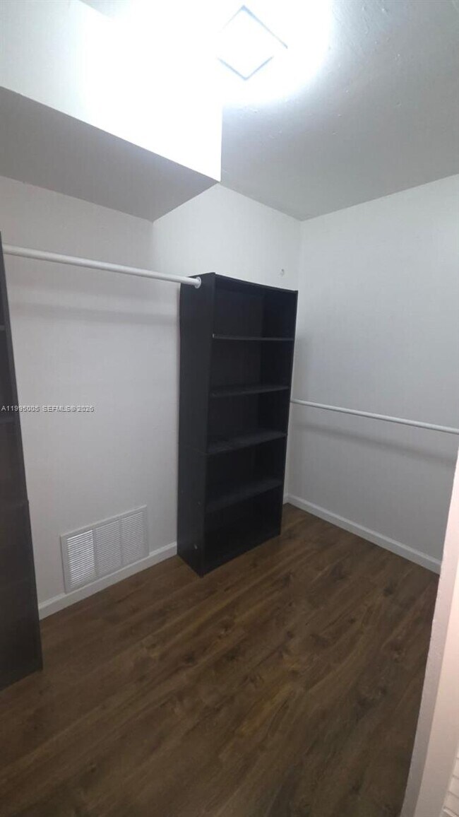 Building Photo - 2350 NE 135th St